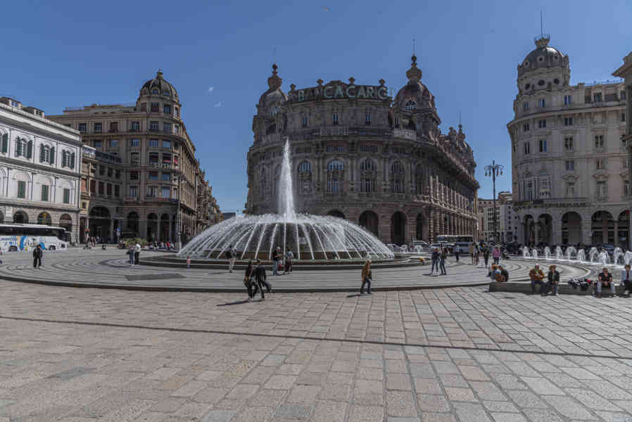 Italia - Génova 005 - plaza de Raffaele  de Ferrari.jpg